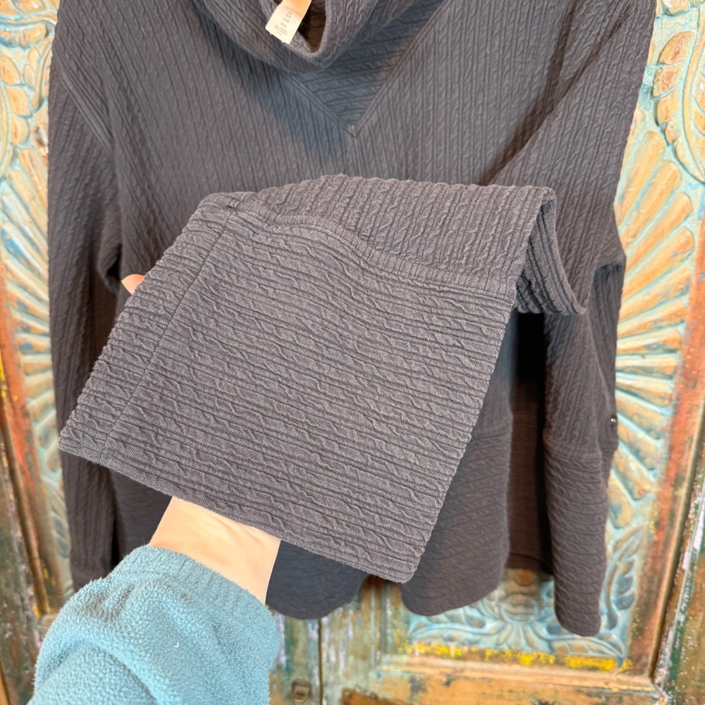 Lululemon oversized sweater turtleneck wide body M/L - Picture 5 of 6